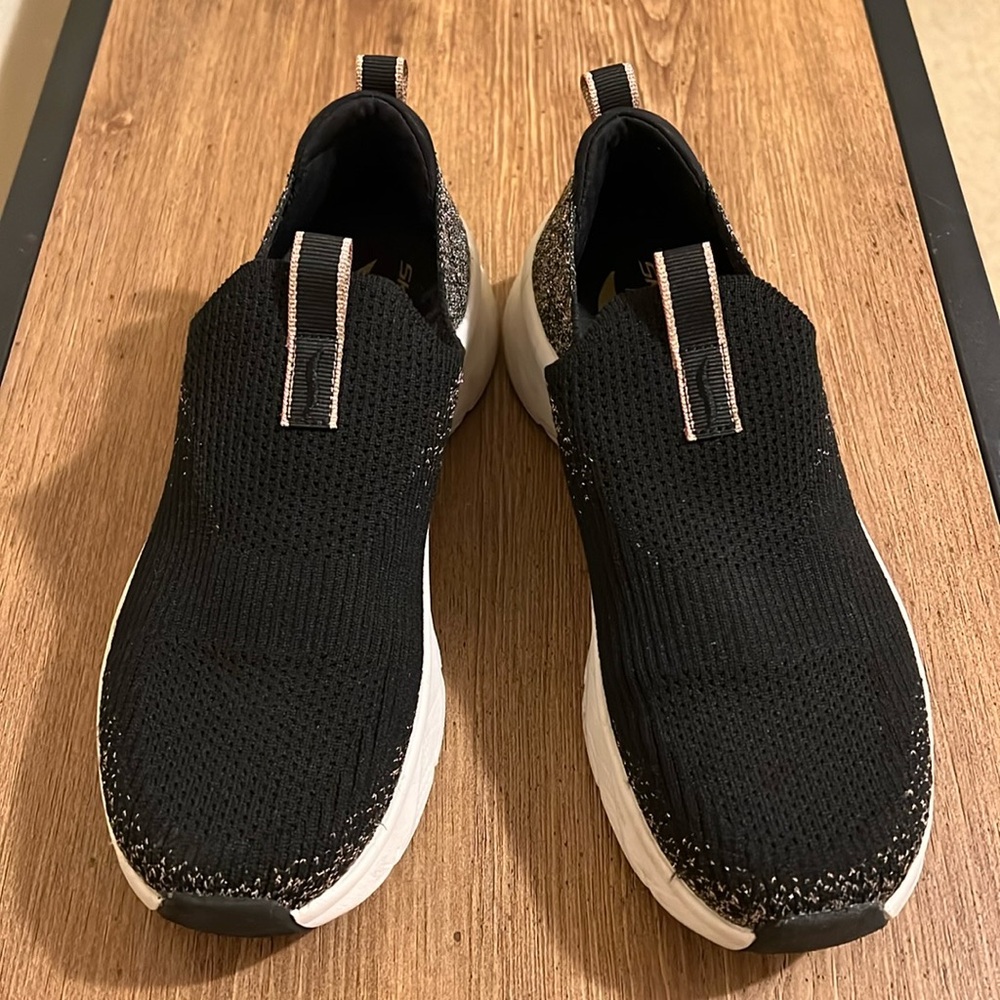 Skechers Arch Fit D'Lux Black & Gold Sneakers